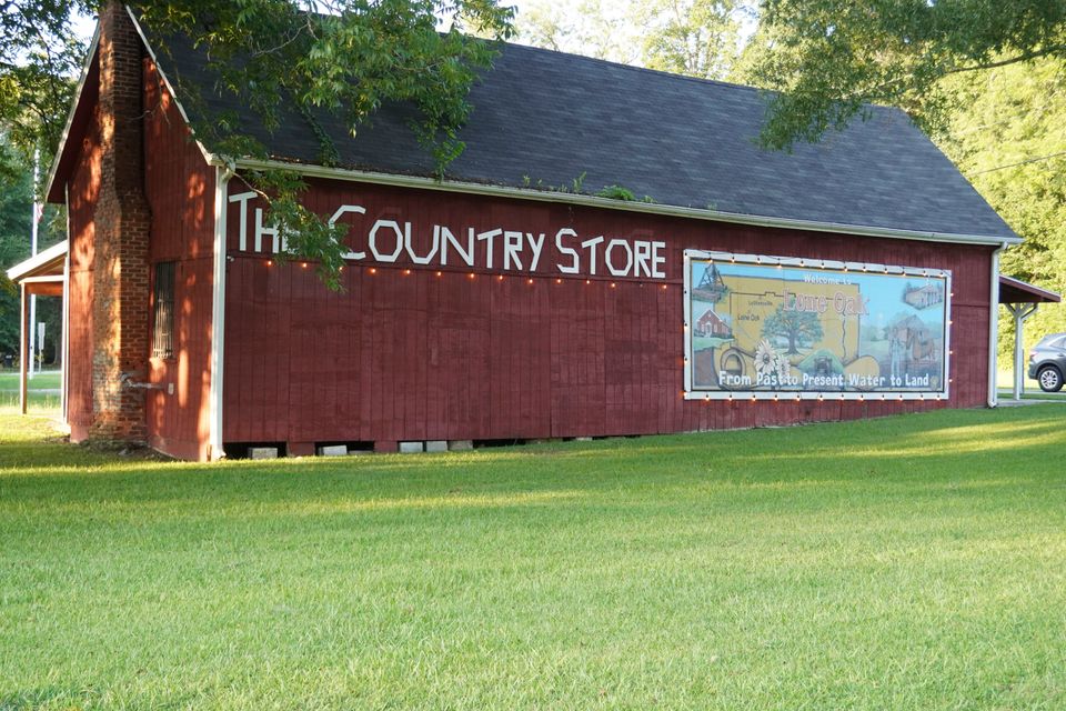 Lone oak the country store